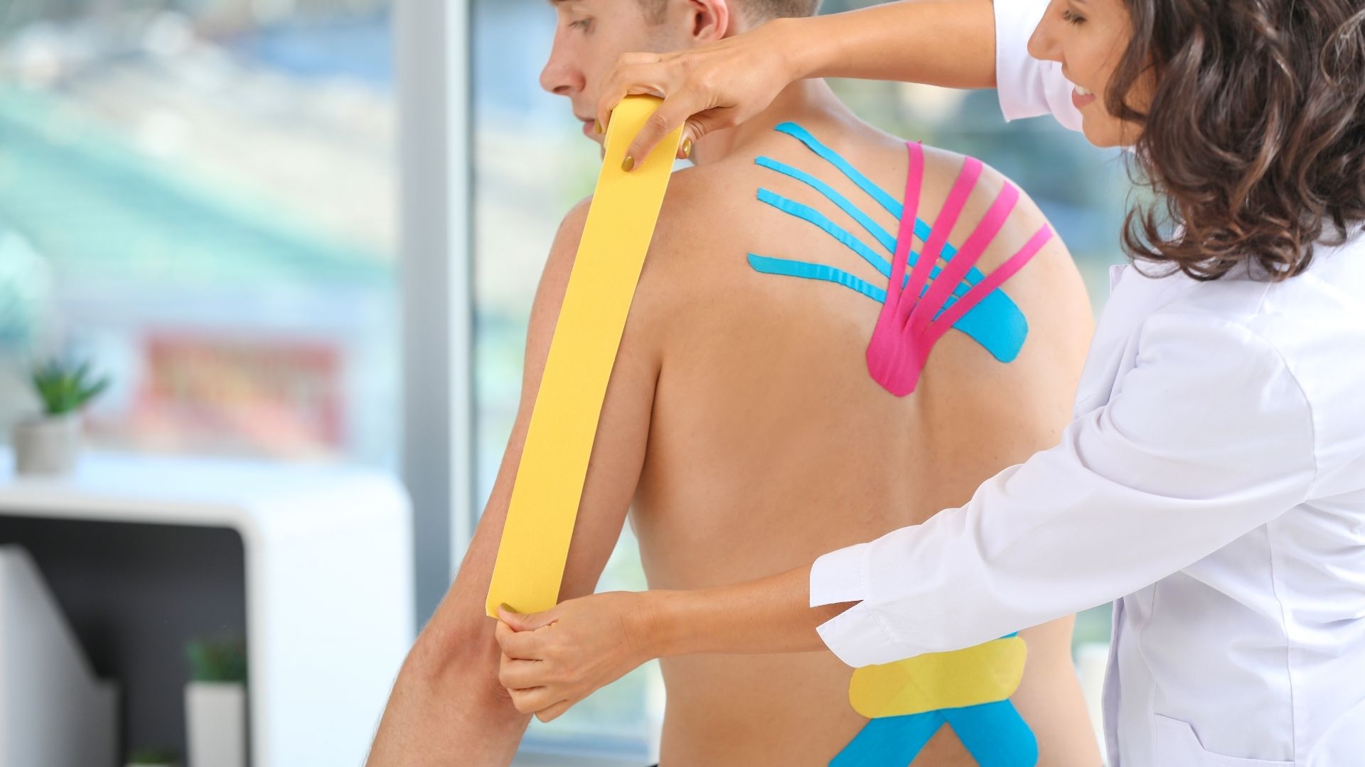 Zertifizierte Kinesiology Taping Ausbildung bei der Master Wellness Akademie als Massage und Wellnesstherapeut