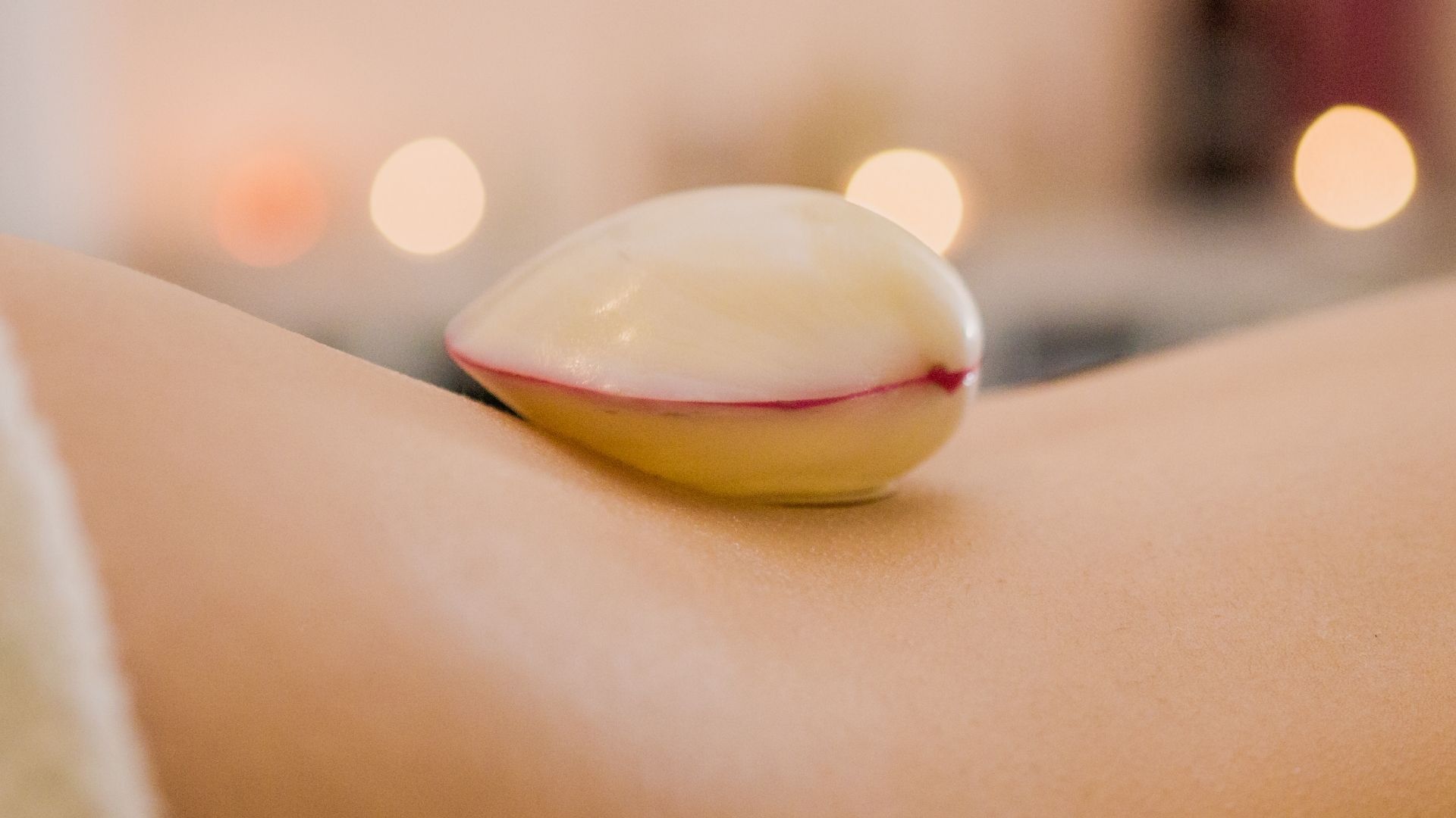Zertifizierte Lava Shells Massage Ausbildung bei der Master Wellness Akademie